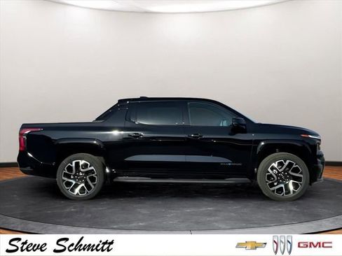 New 2025 Chevrolet Silverado EV RST image 9