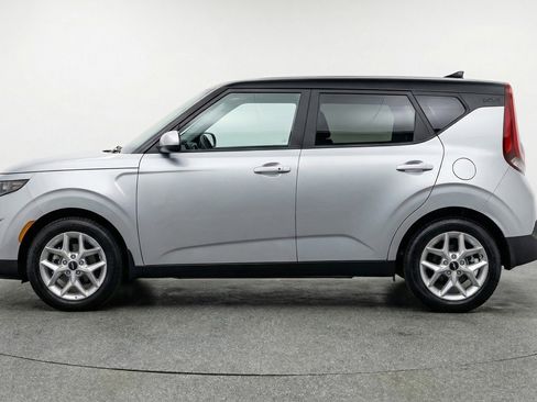 Used 2025 Kia Soul LX w/ LX Technology Package image 5