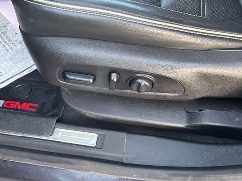 Used 2018 GMC Acadia Denali image 12