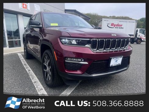 Used 2025 Jeep Grand Cherokee Limited AWD/4WD image 7