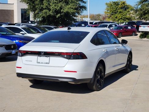 New 2025 Honda Accord SE image 3