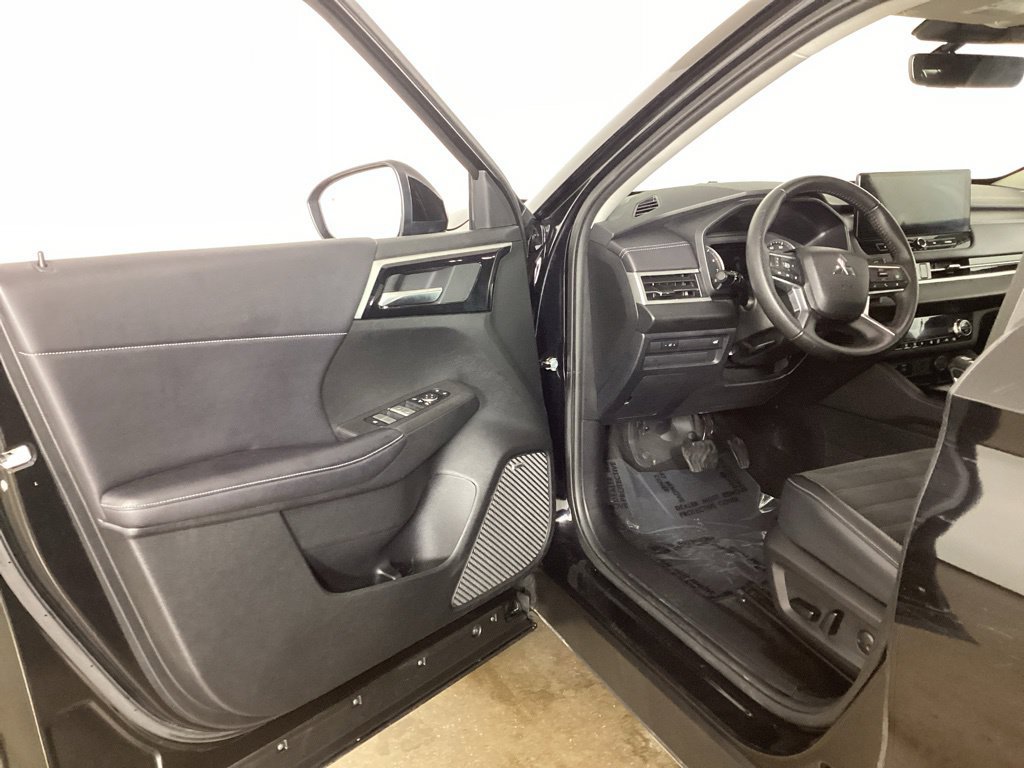 Used 2025 Mitsubishi Outlander SE AWD/4WD image 9