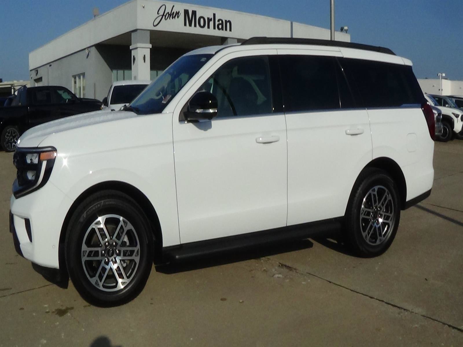 Used 2025 Ford Expedition Active AWD/4WD image 1
