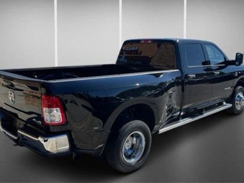 Used 2019 RAM 3500 Tradesman w/ Chrome Appearance Group image 4