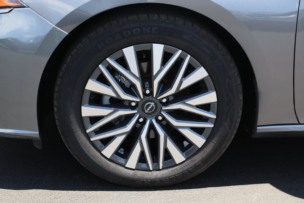 Used 2024 Nissan Altima 2.5 SV FWD image 29