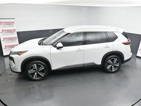 Used 2024 Nissan Rogue SL AWD/4WD image 32