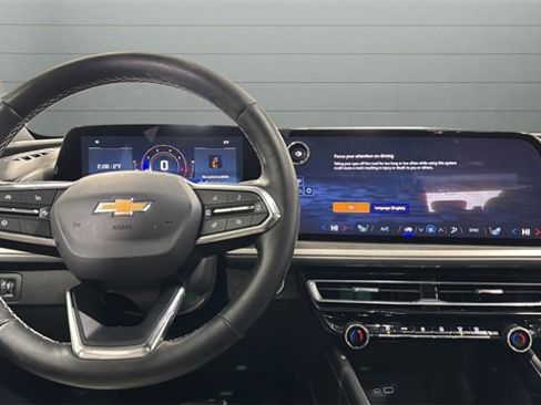 Used 2025 Chevrolet Traverse LT image 13