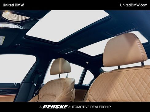 Used 2022 BMW 750i xDrive w/ Luxury Rear Seating Package image 12