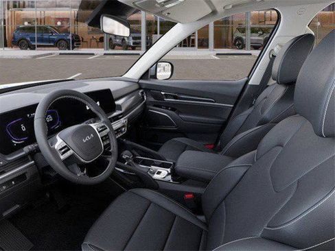 Used 2025 Kia Telluride S FWD image 17
