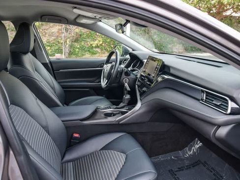 Used 2022 Toyota Camry SE FWD image 15