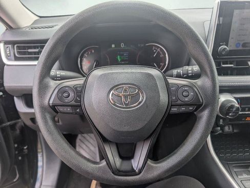 Used 2025 Toyota RAV4 XLE AWD/4WD image 30