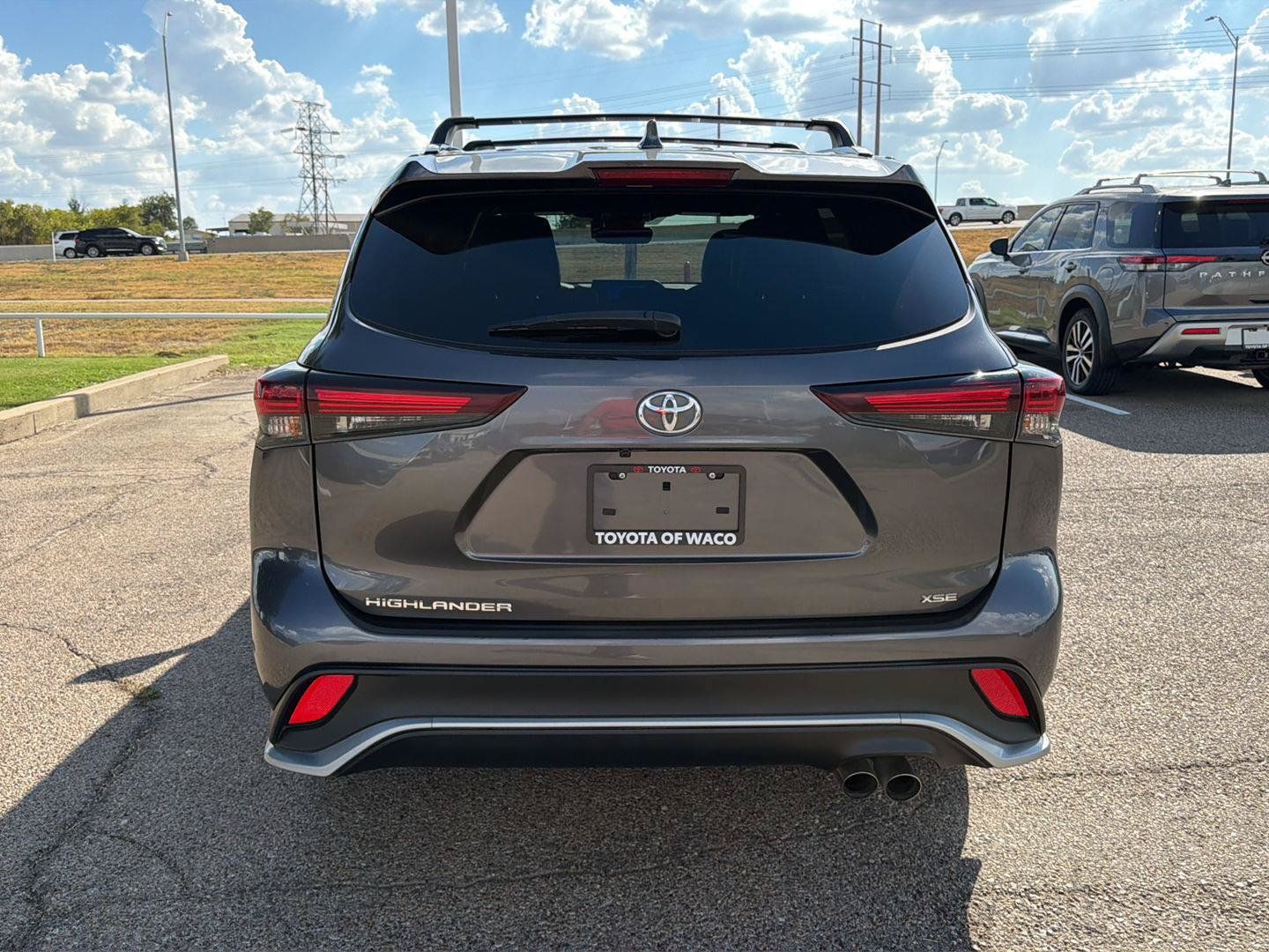 Used 2024 Toyota Highlander XSE FWD image 6