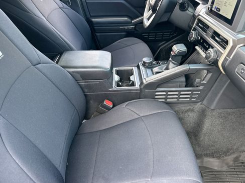 Used 2025 Toyota Tacoma TRD Sport AWD/4WD image 14