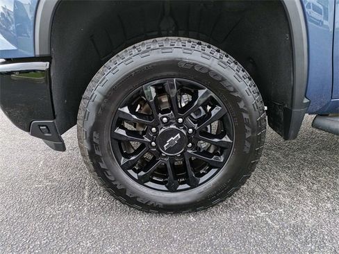 Used 2025 Chevrolet Silverado 2500 Custom w/ Custom Value Package image 15