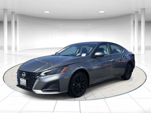 Certified 2025 Nissan Altima 2.5 SV w/ SV Special Edition Package AWD/4WD image 1