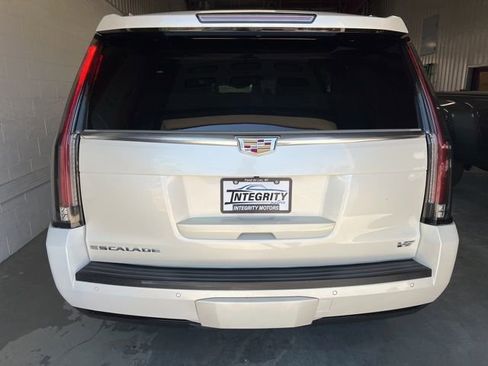 Used 2015 Cadillac Escalade Luxury AWD/4WD image 7