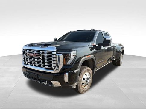 Used 2024 GMC Sierra 3500 Denali AWD/4WD image 4