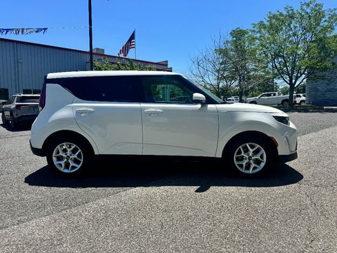 Used 2025 Kia Soul LX w/ LX Technology Package FWD image 1