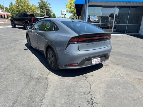 Used 2025 Toyota Prius LE FWD image 6