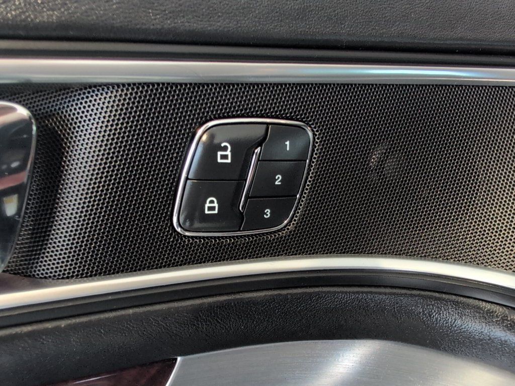 Used 2018 Ford Explorer Platinum AWD/4WD image 9
