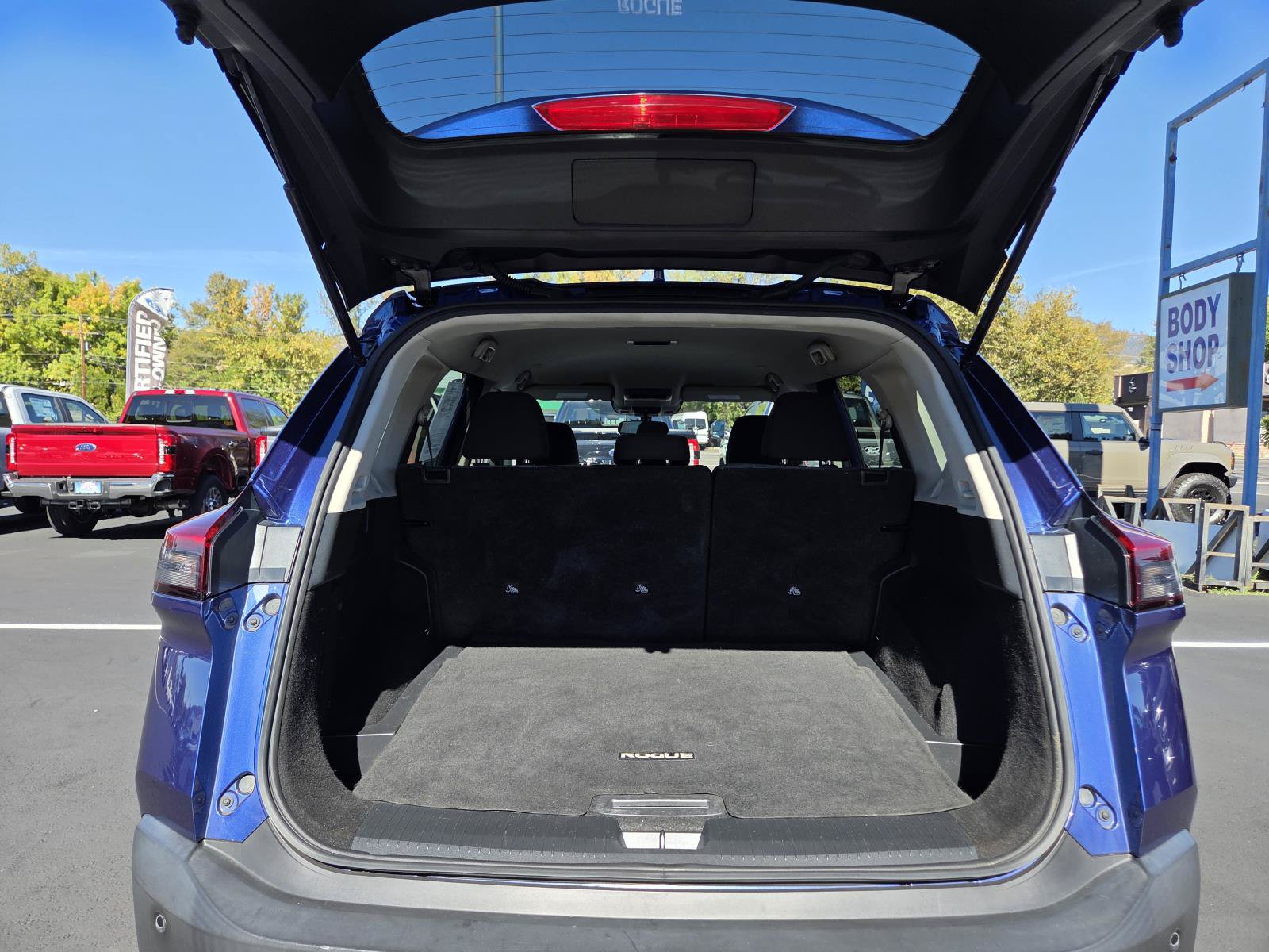 Used 2023 Nissan Rogue SV FWD image 17
