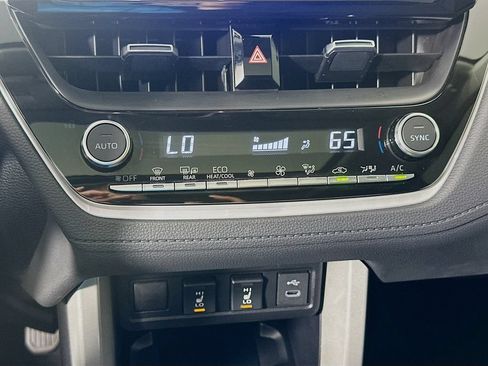Certified 2025 Toyota Corolla Cross XLE FWD image 16