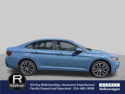 Used 2025 Volkswagen Jetta SE FWD image 10