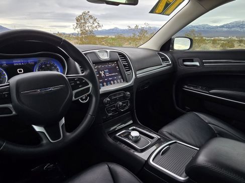 Used 2017 Chrysler 300 Limited w/ Driver Convenience Group image 7