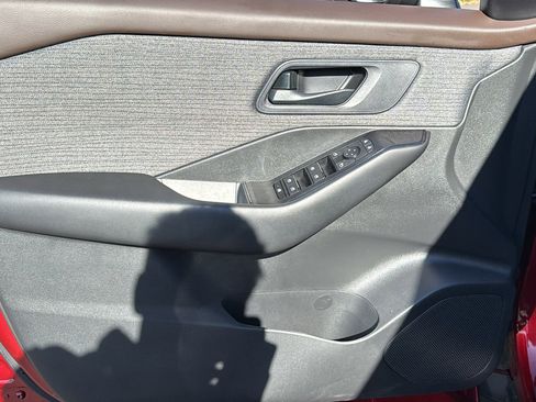 Certified 2023 Nissan Rogue S image 6