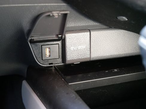 Used 2023 Toyota Camry XLE image 33