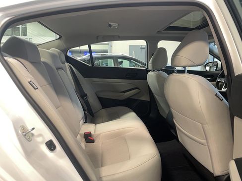 Used 2024 Nissan Altima 2.5 SV w/ SV Premium Package image 16