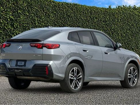 Used 2025 BMW X2 xDrive28i w/ M Sport Package AWD/4WD image 4