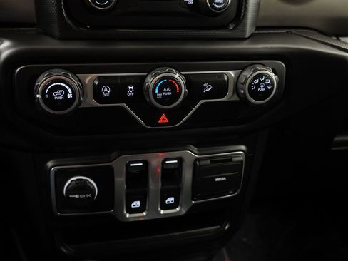 Used 2020 Jeep Wrangler Sport AWD/4WD image 30