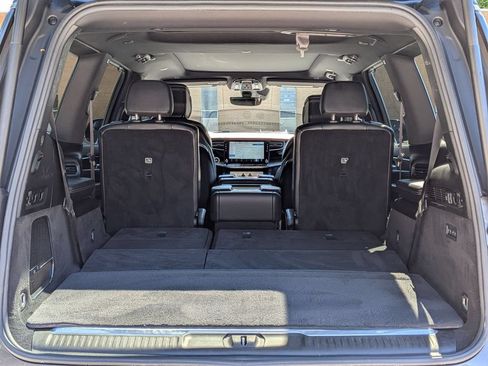 Used 2022 Jeep Grand Wagoneer Series I AWD/4WD image 6