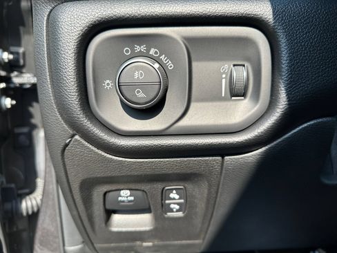 Used 2020 RAM 1500 Big Horn AWD/4WD image 17