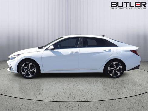 Used 2023 Hyundai Elantra Limited w/ Cargo Package image 4