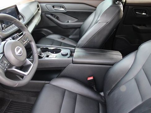 Used 2023 Nissan Rogue SV w/ SV Premium Package image 9