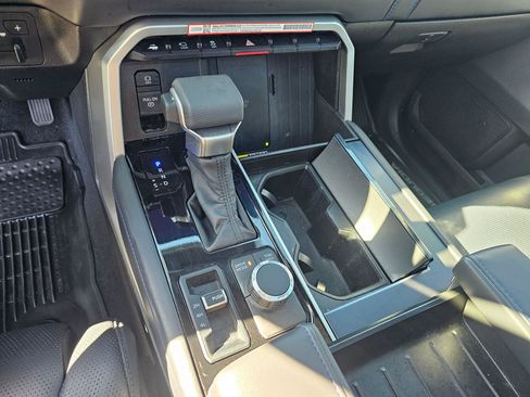 Used 2025 Toyota Sequoia Platinum image 31