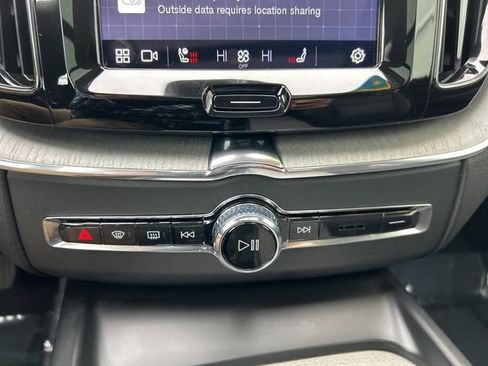 Certified 2025 Volvo XC60 B5 Plus image 25