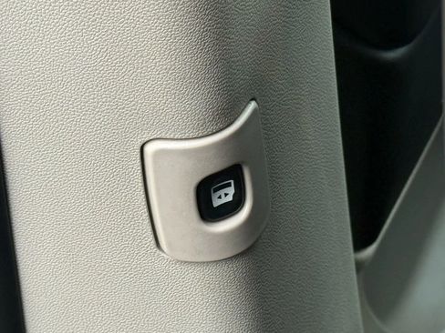 Used 2016 Dodge Grand Caravan SXT image 22