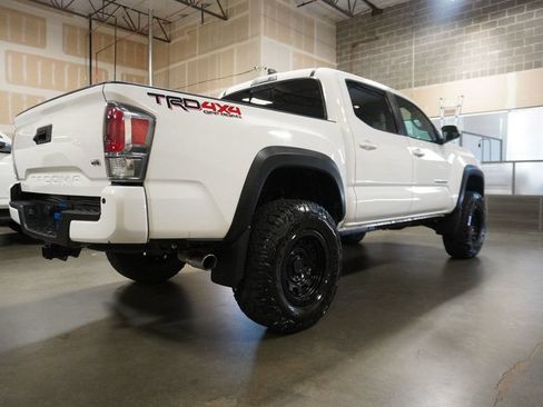 Used 2021 Toyota Tacoma TRD Off-Road w/ Technology Package AWD/4WD image 4