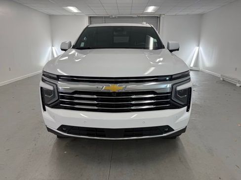 Used 2025 Chevrolet Suburban LT w/ Comfort Package image 2