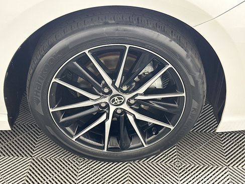 Used 2024 Toyota Camry SE w/ Convenience Package image 11