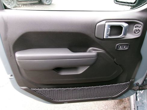 New 2026 Jeep Wrangler Rubicon w/ Xtreme 35 Tire Package image 6