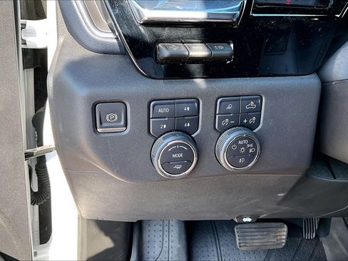 Used 2024 Chevrolet Silverado 1500 High Country w/ Technology Package AWD/4WD image 29