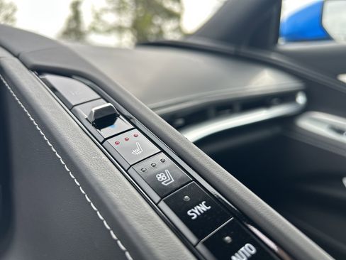 Used 2024 Chevrolet Corvette Stingray Premium Cpe w/ Z51 Performance Package RWD image 25