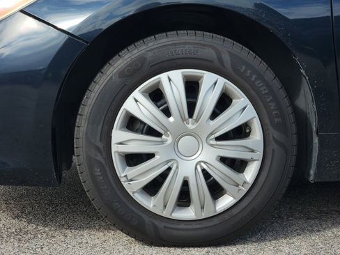 Used 2015 Toyota Camry LE FWD image 7