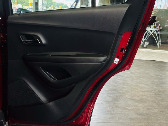 Used 2019 Chevrolet Trax LT w/ LT Convenience Package FWD image 37