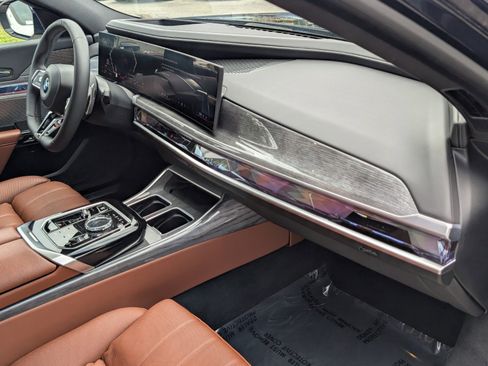 Used 2024 BMW 760i xDrive AWD/4WD image 18