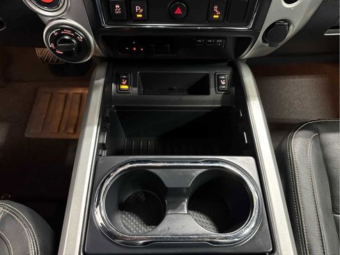 Used 2019 Nissan Titan SL w/ Off-Road Package image 18